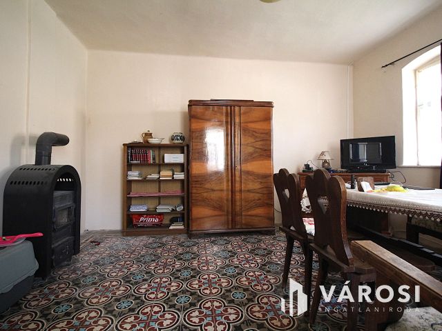 Jó állapotú, kis parasztház eladó