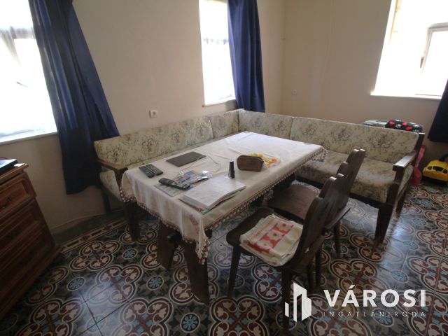 Jó állapotú, kis parasztház eladó