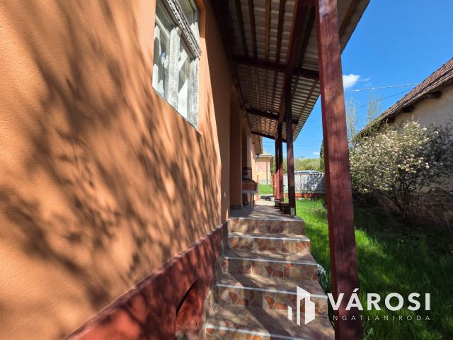 Jó állapotú, kis parasztház eladó