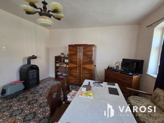 Jó állapotú, kis parasztház eladó