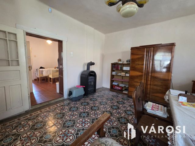 Jó állapotú, kis parasztház eladó