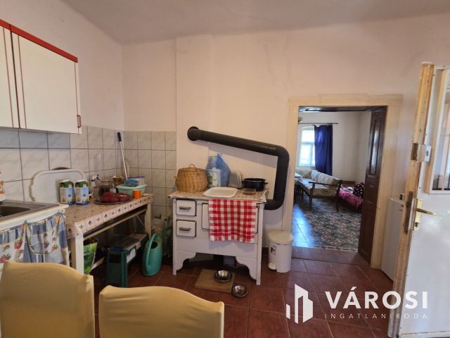 Jó állapotú, kis parasztház eladó