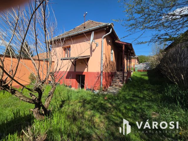 Jó állapotú, kis parasztház eladó