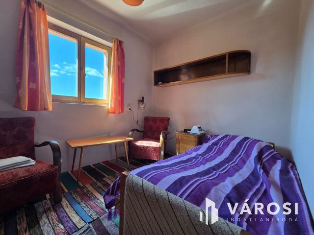 Jó állapotú, kis parasztház eladó