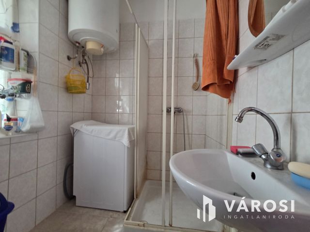 Jó állapotú, kis parasztház eladó