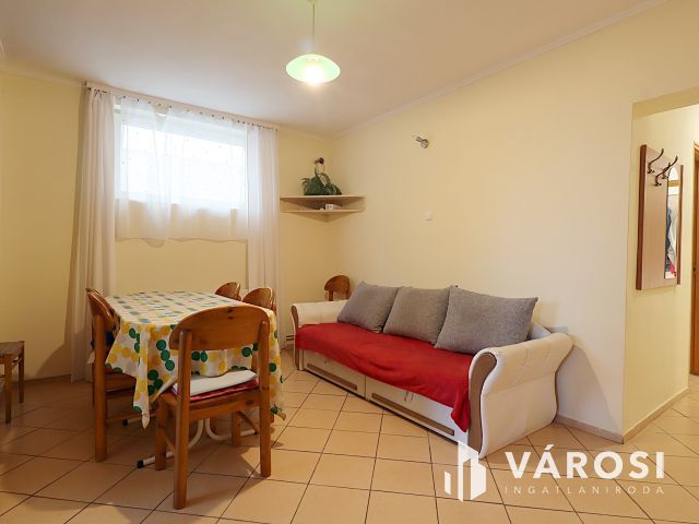 Zsóry-fürdő: 3 szintes ház, 20 fő, kész lehetőség!