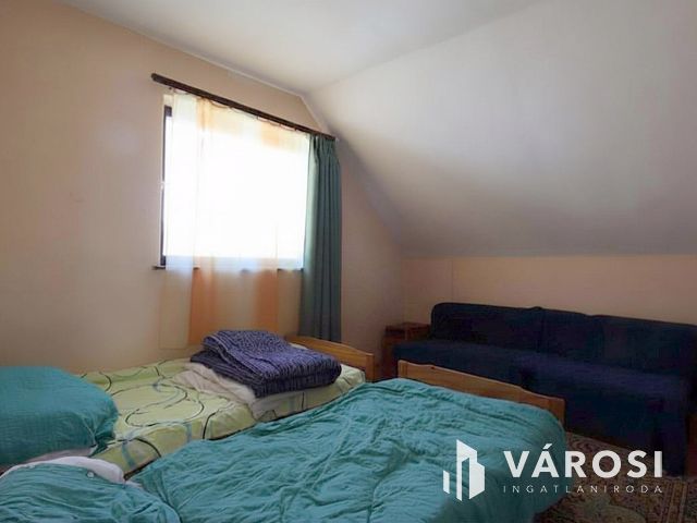 Zsóry-fürdő: 3 szintes ház, 20 fő, kész lehetőség!