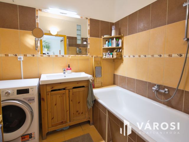 Remek elosztású, 70 m2-es tégla lakás eladó