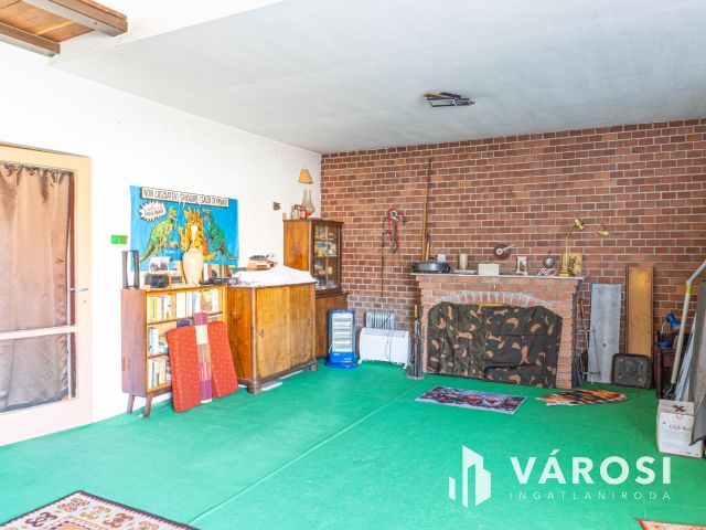 Napfényes otthon Pécelen, hatalmas alagsorral