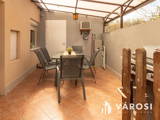 Napelem, medence, 3 garázs – ritka lehetőség Annavölgyön