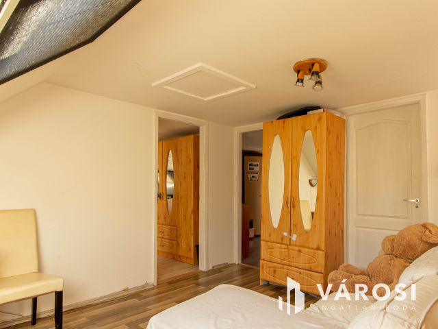 Napelem, medence, 3 garázs – ritka lehetőség Annavölgyön