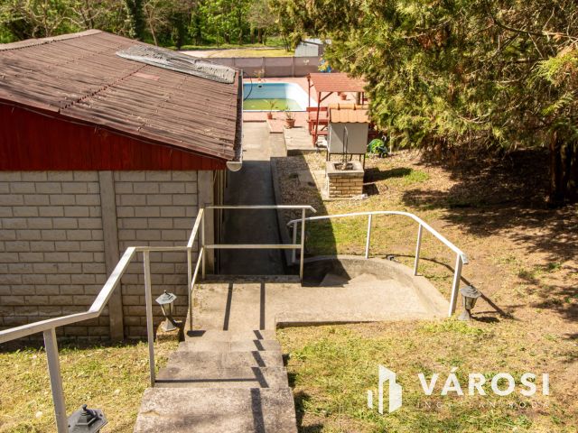 Napelem, medence, 3 garázs – ritka lehetőség Annavölgyön