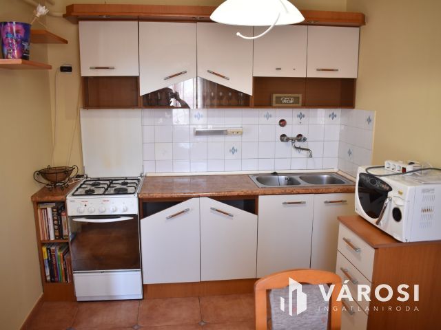 Kiadó 3 szobás tégla lakás Gyula központjában!