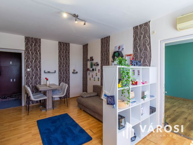 Negyedik emeleti csendes panel lakás