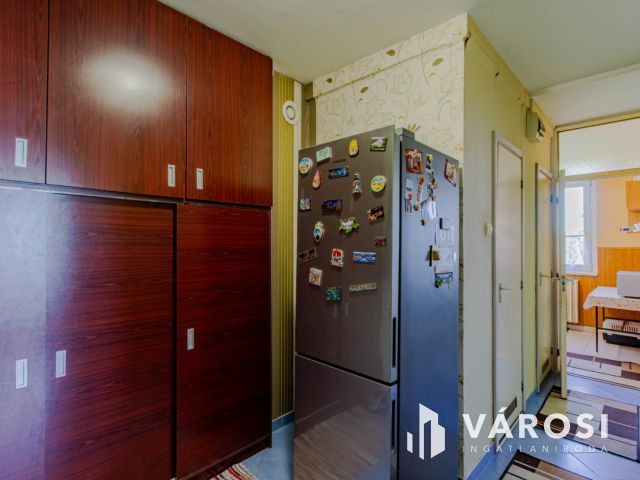 Negyedik emeleti csendes panel lakás