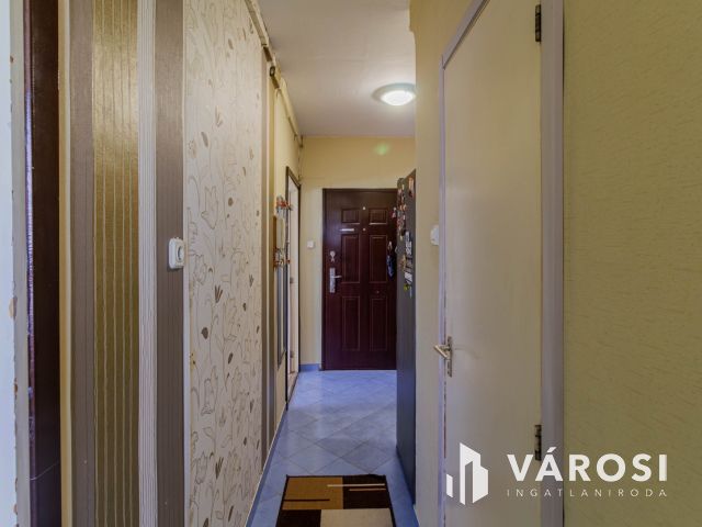 Negyedik emeleti csendes panel lakás