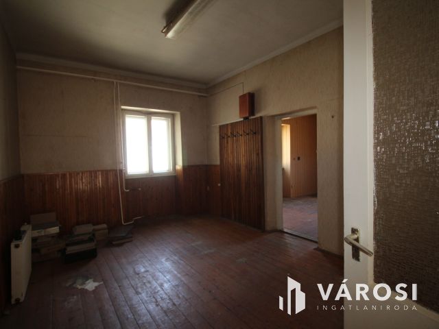 5 szobás, tágas ház Jákon