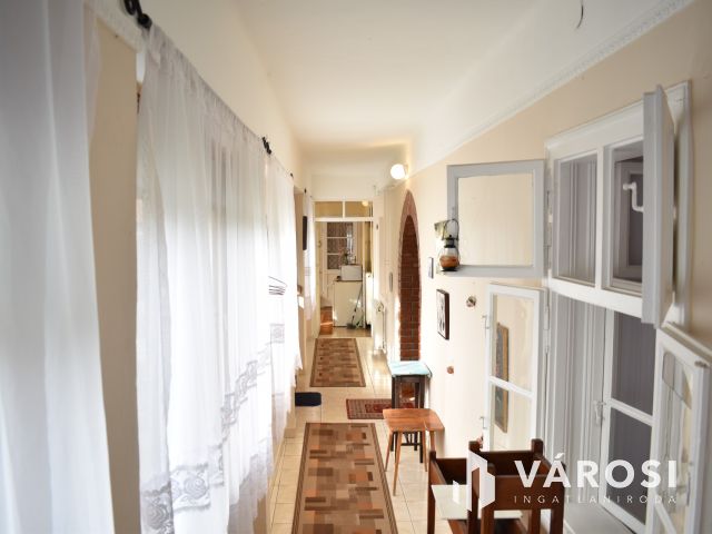 4 szobás családi ház az élővízcsatorna partján!