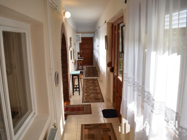 4 szobás családi ház az élővízcsatorna partján!