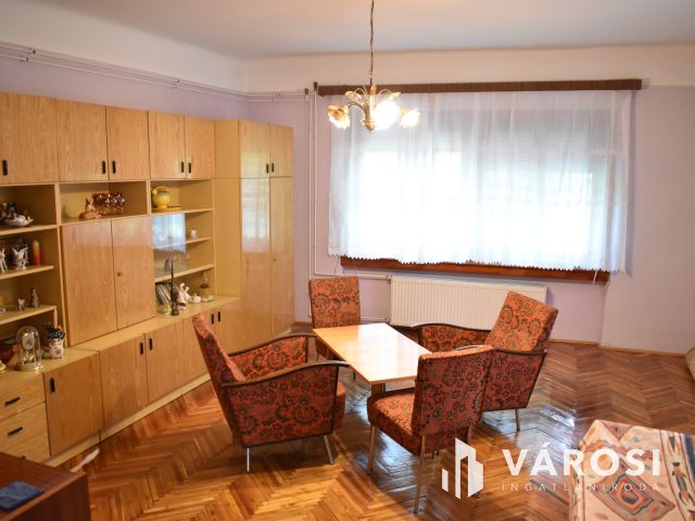 4 szobás családi ház az élővízcsatorna partján!