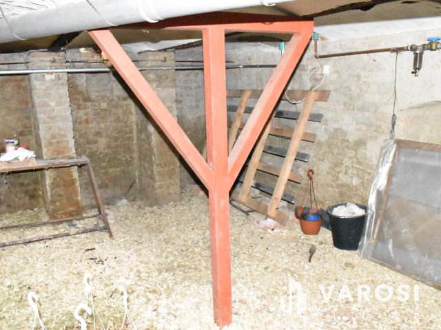 4 szobás családi ház az élővízcsatorna partján!