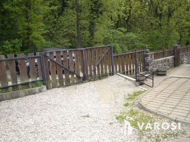 Erdei környezetben Balatonfüredi ház kiadó!