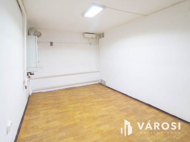 100 m2-es raktár a Móricz Zsigmond körtértől 600 méterre