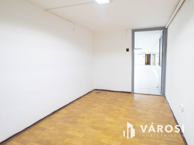 100 m2-es raktár a Móricz Zsigmond körtértől 600 méterre