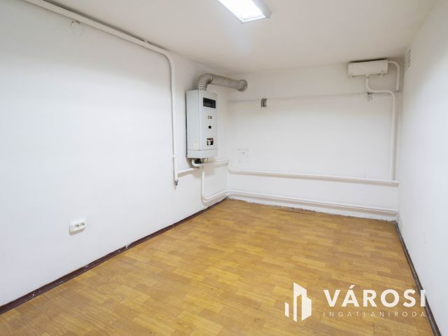 100 m2-es raktár a Móricz Zsigmond körtértől 600 méterre