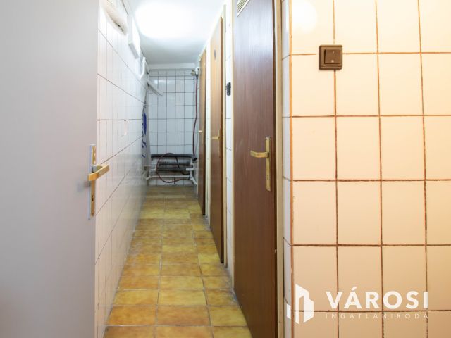 100 m2-es raktár a Móricz Zsigmond körtértől 600 méterre