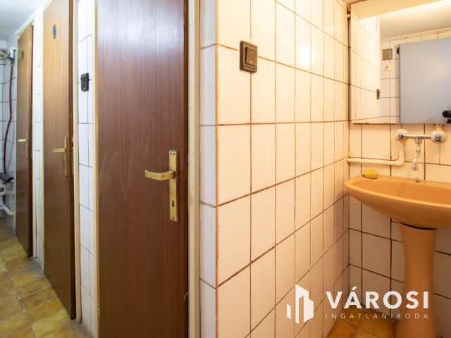 100 m2-es raktár a Móricz Zsigmond körtértől 600 méterre