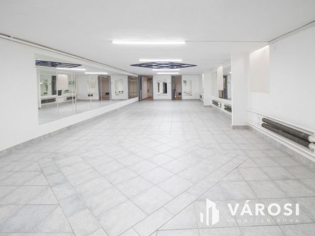 100 m2-es raktár a Móricz Zsigmond körtértől 600 méterre