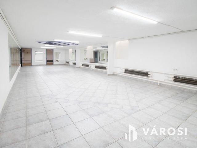 100 m2-es raktár a Móricz Zsigmond körtértől 600 méterre