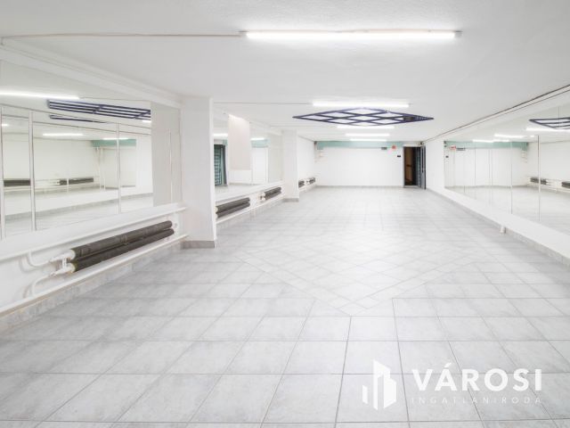 100 m2-es raktár a Móricz Zsigmond körtértől 600 méterre