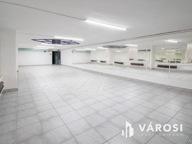 100 m2-es raktár a Móricz Zsigmond körtértől 600 méterre