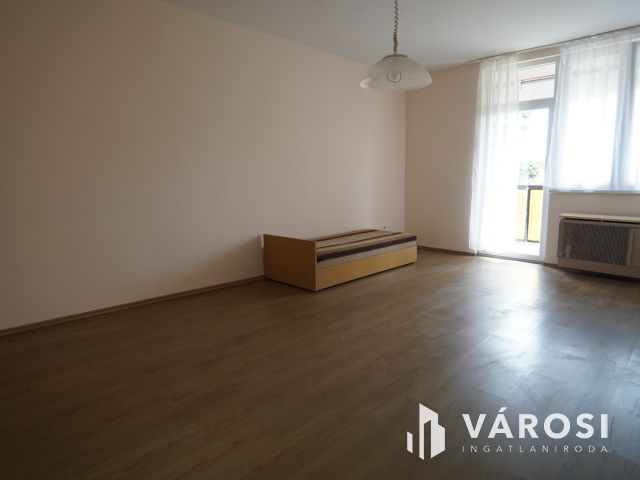 Kiadó erkélyes lakás a Bartókban