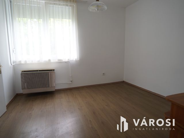 Kiadó erkélyes lakás a Bartókban