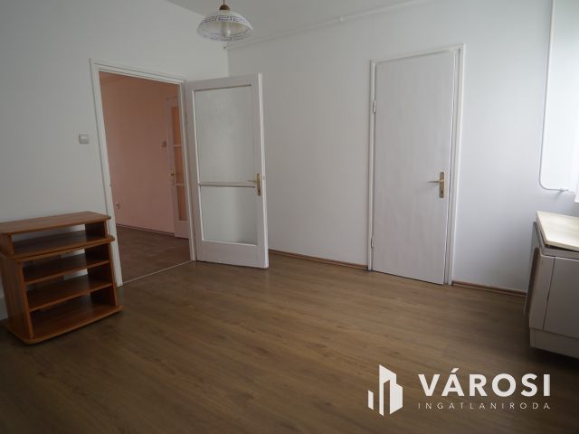 Kiadó erkélyes lakás a Bartókban