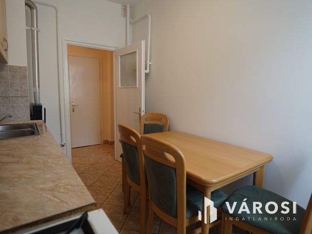 Kiadó erkélyes lakás a Bartókban