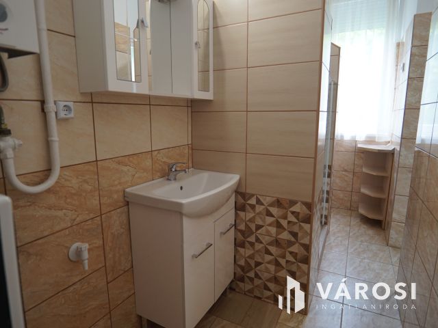 Kiadó erkélyes lakás a Bartókban