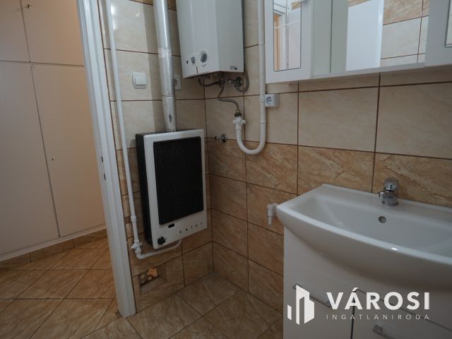 Kiadó erkélyes lakás a Bartókban