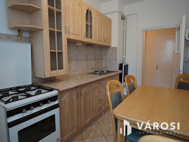 Kiadó erkélyes lakás a Bartókban