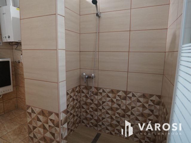 Kiadó erkélyes lakás a Bartókban