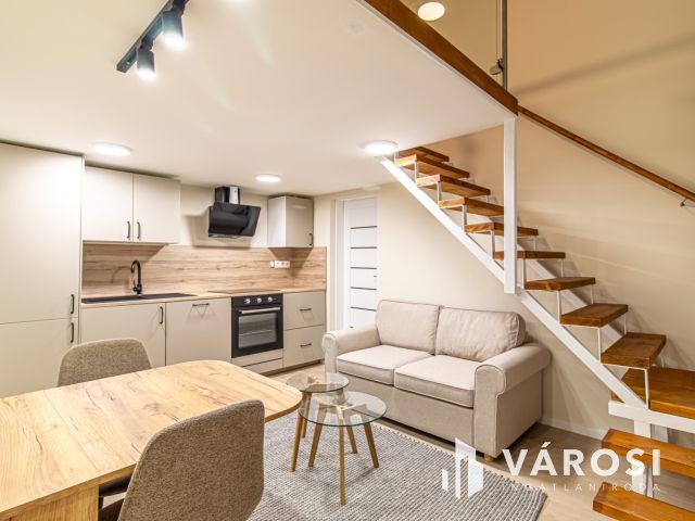 2 szobás, felújított és berendezett lakás a Palotanegyedben