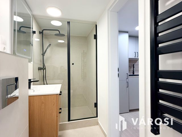 2 szobás, felújított és berendezett lakás a Palotanegyedben