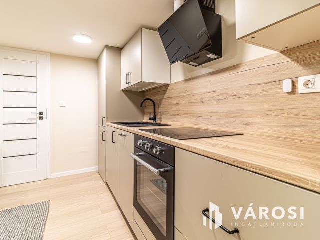 2 szobás, felújított és berendezett lakás a Palotanegyedben