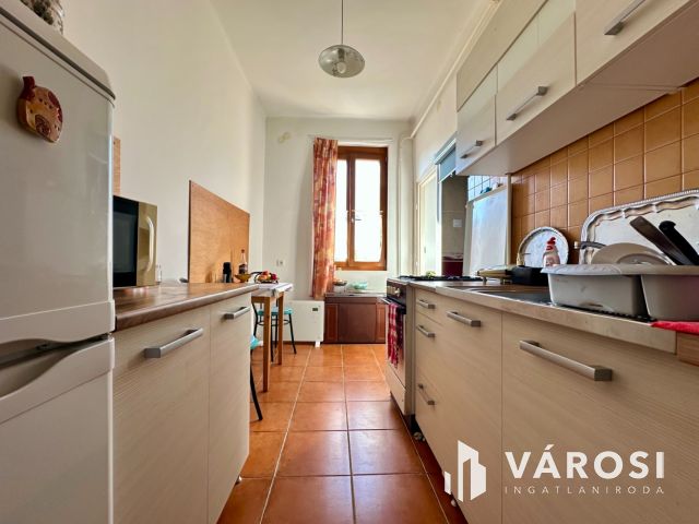 Szerpentin úton 1. emeleti, erkélyes lakás eladó!