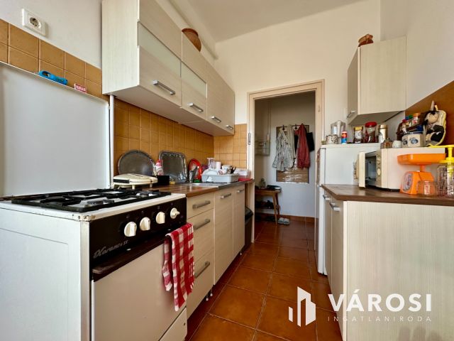 Szerpentin úton 1. emeleti, erkélyes lakás eladó!