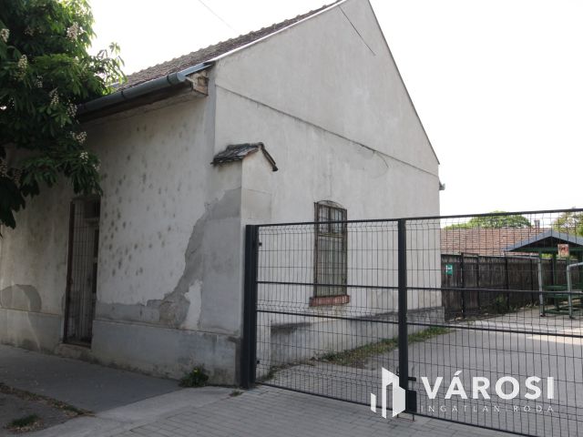 Üzlet a piac mellett