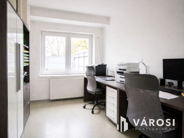 Modern családi otthon és kész üzemi bázis Nagyszénáson